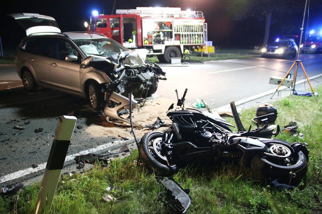 Verkehrsunfall PKW gegen Motorrad