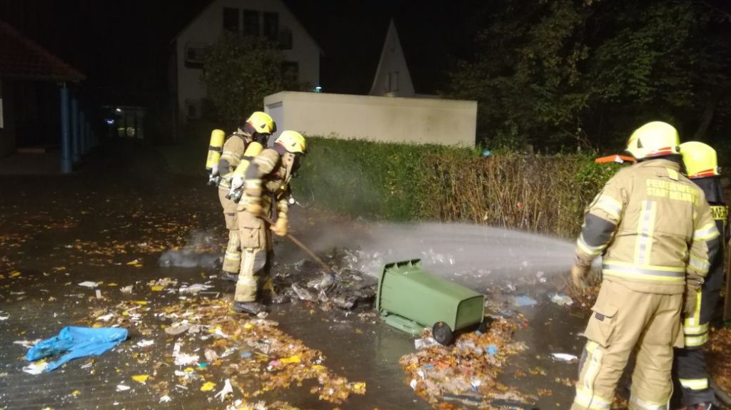 Brand mehrerer Mülltonnen in Boke