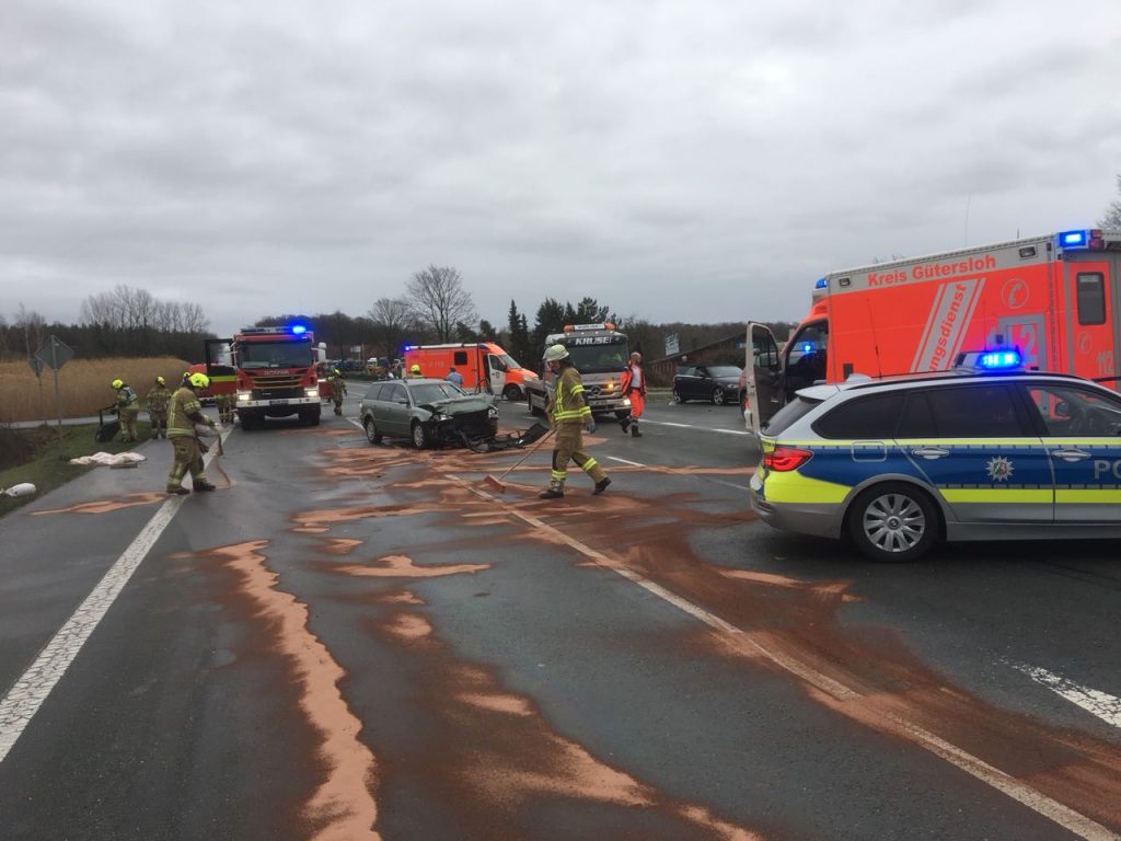 Verkehrsunfall B 64 in Delbrück