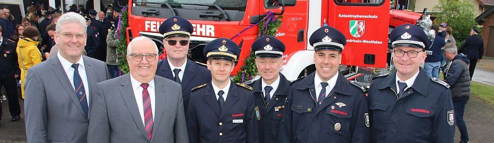 Bentfelder Wehr feiert doppelt. Neues Löschfahrzeug und neue Umkleiden in Dienst gestellt.