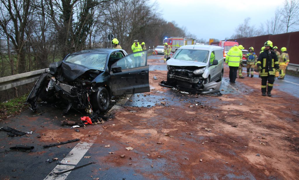 Verkehrsunfall B 64 Delbrück