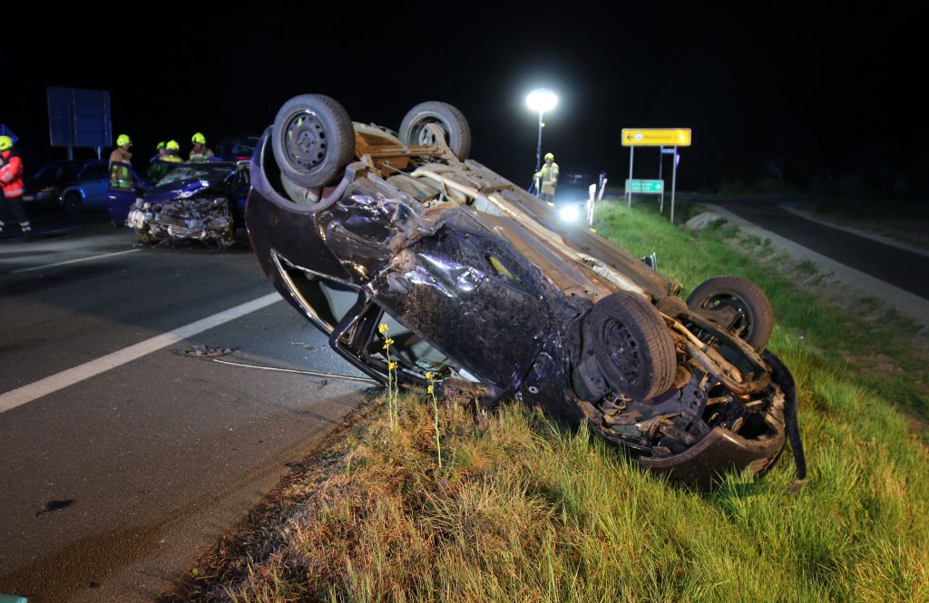 Schwerer Verkehrsunfall mit 4 Verletzten auf B64