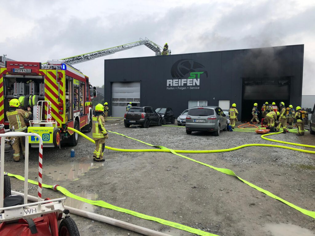 Brand in einer Autowerkstatt