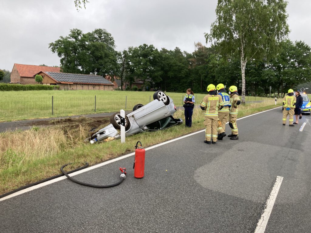 PKW überschlägt sich in Ostenland